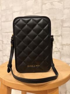 【CHARLES & KEITH】キルティングショルダーバッグのサムネイル