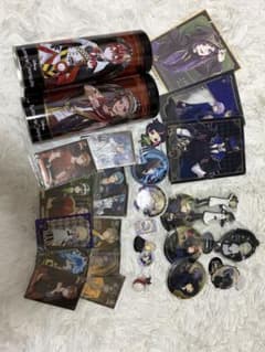 ツイステッドワンダーランド カード 缶バッジ まとめ売り未開封ポスター２枚付き！のサムネイル