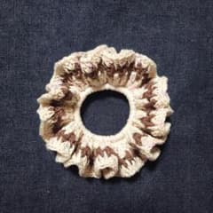ハンドメイド オフホワイトとブラウンのシュシュ - 4
