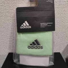 adidas テニス用リストバンド ライトグリーンのサムネイル
