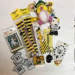 はる様専用 阪神タイガース グッズセット(ヘルメットのみ).のサムネイル