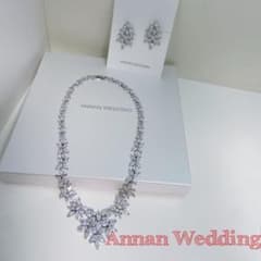 ボリューム感のあるキラキラネックレス&イヤリング　Annan Weddingのサムネイル