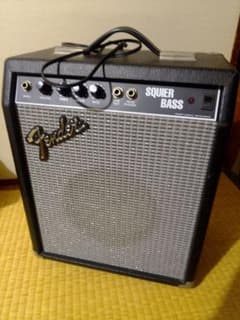 fender squier bass ベースアンプのサムネイル