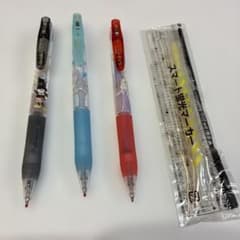 ボールペンと蛍光ペンとノートのサムネイル