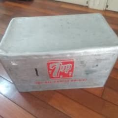 ヴィンテージ 7UP アルミクーラーBOX 50年代 ヴィンテージ 7UP アルミクーラーBOX 50年代 - メルカリ