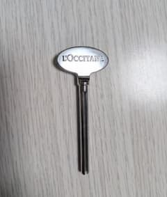 L'OCCITANE マジックキー　(チューブ絞り器)