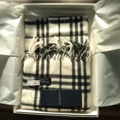 Burberry チェック柄マフラー 70サイズと革手袋21サイズのサムネイル