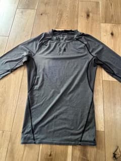 Under Armour グレー 長袖アンダーシャツのサムネイル