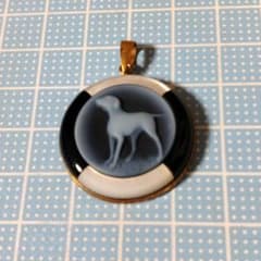 K18　カメオペンダントトップ　白蝶貝、オニキス 犬柄 K18 カメオペンダントトップ 白蝶貝、オニキス 犬柄 - メルカリ