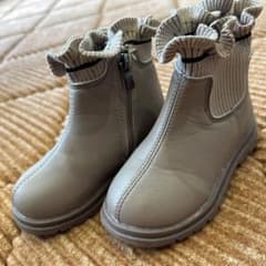 グレー フリル付きブーツ 24cmのサムネイル