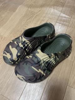 Crocs カモフラージュ柄 サンダルのサムネイル