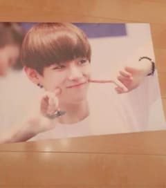 BTS キムテヒョン ポスターのサムネイル