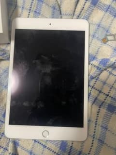 iPad mini5 訳あり docomoのサムネイル