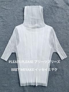 PLEATS PLEASE イッセイミヤケ ハイネック 半袖 ライトグレー 3 PLEATS PLEASE イッセイミヤケ ハイネック 半袖 ライトグレー 3 - メルカリ