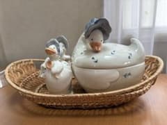 稀少ヴィンテージアヒルの塩コショウ入れセットシルバーにエナメルミニスプーン付き アヒル 陶器製 キャニスター 塩胡椒入れ バスケットセット - メルカリ