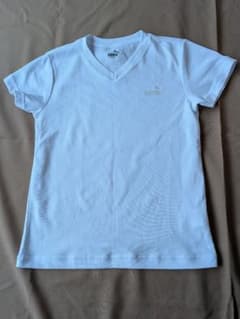 PUMA半袖Vネック、丸ネックTシャツ 2枚セット サイズ140のサムネイル