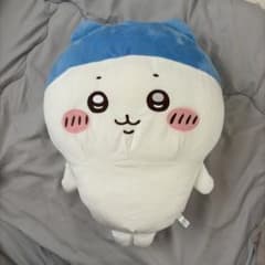 ちいかわ スポーツ刈りなハチワレ 超BIGぬいぐるみ クッションのサムネイル