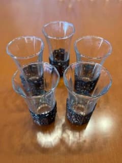 装飾的な金属ホルダー付きグラス5個セット