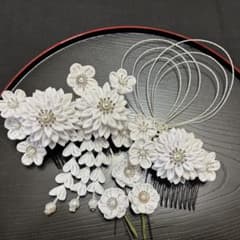 つまみ細工の髪飾り　6点セット　〈人気のホワイト〉のサムネイル