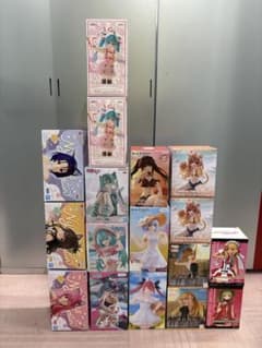 『新品未開封』今月限り！初音ミク＆ToLOVEる等美少女系フィギュア17点セットのサムネイル