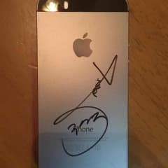 ライセンス井本のサイン入りiPhoneのサムネイル