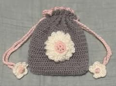 ハンドメイド　ぷっくりマーガレットのお花モチーフフリル巾着袋のサムネイル
