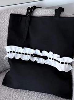 JILTU petit frill tote bag black - メルカリ