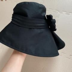 美品♡サテン調　コサージュお洒落な帽子♡最終のサムネイル