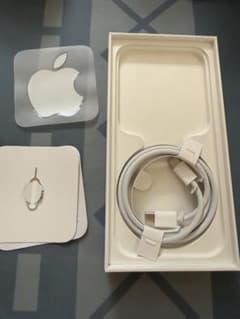 iPhone 15 箱 Lightningケーブルのサムネイル