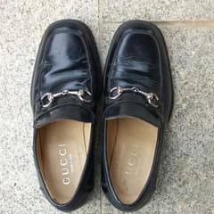 GUCCIの黒の革靴になります。のサムネイル