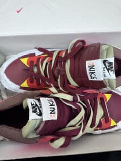 NIKE sacai KAWS Blazer Low スニーカーのサムネイル