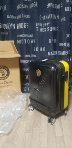 yasugar様用　阪神タイガース　キャリーケースのサムネイル
