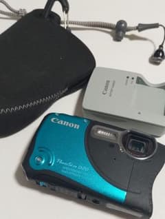 防水カメラCanon PowerShot D20 本体 充電器付 - メルカリ