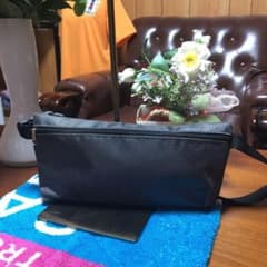 肩掛けポーチのサムネイル