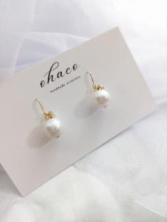 ホーニングパールホワイト　一粒ピアス　ハンドメイドのサムネイル