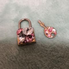 スワロフスキーアクセサリー鍵のサムネイル