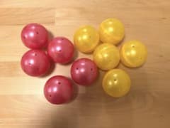 ガチャガチャ カプセルトイ 75㎜ パールイエロー・ピンク 10個のサムネイル