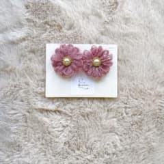 【スワロ付】ふわふわフラワーピアス♡ハンドメイドのサムネイル