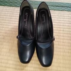黒のパンプスのサムネイル