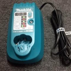 masa様専用【値下げ】マキタ DC10WA  リチウムイオンバッテリー充電器のサムネイル