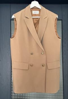 ADOREベージュ ダブルブレスト ベスト 美品 ヘレンチア ベージュ ダブルブレスト ベスト - メルカリ