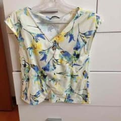 ムルーア  花柄トップスのサムネイル