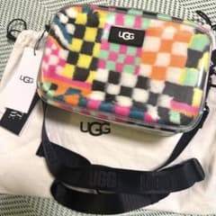 UGG 新品未使用 タグ付き　カラフル　ファー　ショルダーバッグのサムネイル