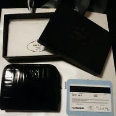PRADA エナメル財布 カード箱付きのサムネイル