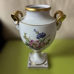 ドイツカイザー社花柄の山羊の角付き花瓶 ドイツカイザー社花柄の山羊の角付き花瓶 - メルカリ