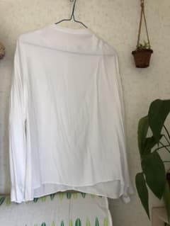 378.＊未着用＊  ユニクロ  レーヨンドレープ  ハイネックブラウス（長袖）のサムネイル