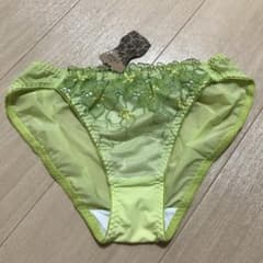値下げ　新品X-Ratedレディース　ショーツ　花柄　黄緑　刺繍のサムネイル