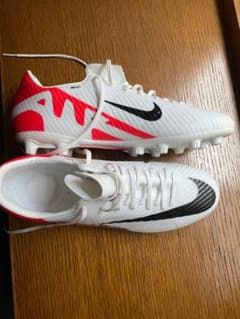 Nike サッカー　スパイクのサムネイル