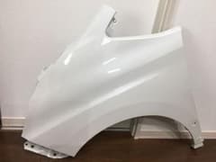 ヴォクシー 80 ZRR80Ｗ ZS フロント左側フェンダー カラーコード070のサムネイル