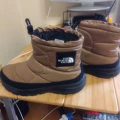 THE NORTH FACE ブラウンブーツ ヌプシ28のサムネイル